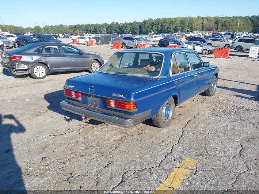 1983 MERCEDES-BENZ 240