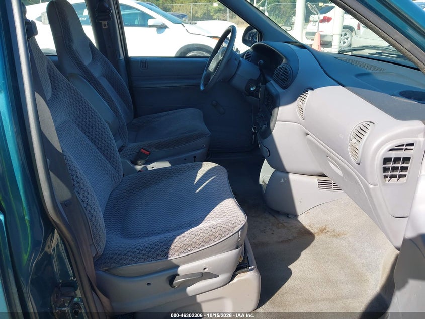 CHRYSLER VOYAGER 2000 VIN 2C4FJ25B6YR852755