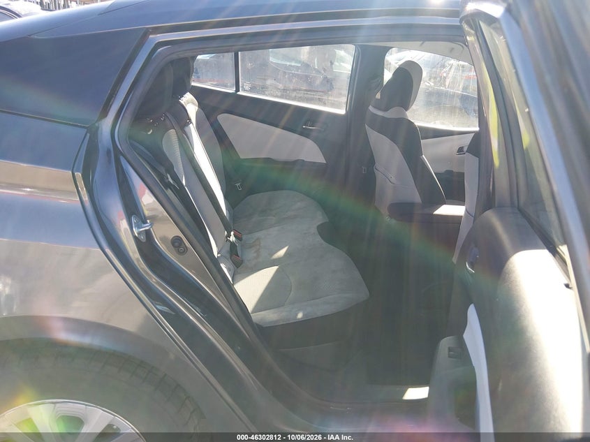 TOYOTA PRIUS - zdjęcie 8