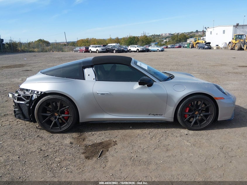 2026 PORSCHE 911 TARGA 4 GTS · Фото 13