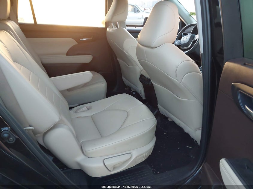 TOYOTA HIGHLANDER - zdjęcie 8