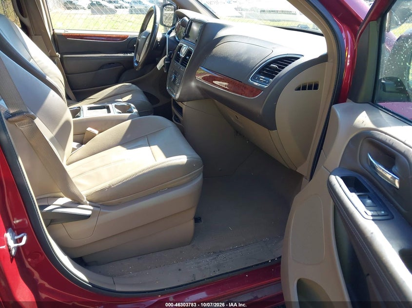 2014 CHRYSLER TOWN & COUNTRY TOURING · Фото 5