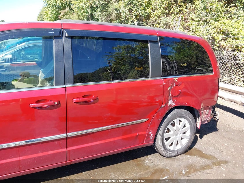 2014 CHRYSLER TOWN & COUNTRY TOURING · Фото 6