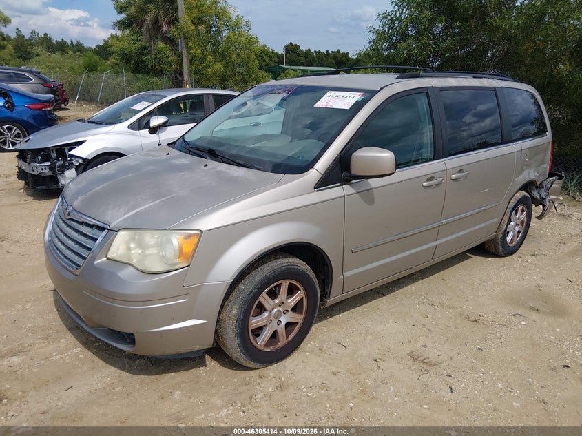 2009 Chrysler Town & Country Touring, Левый бок, IAAI, VIN 2A8HR541X9R592155 — фото 2