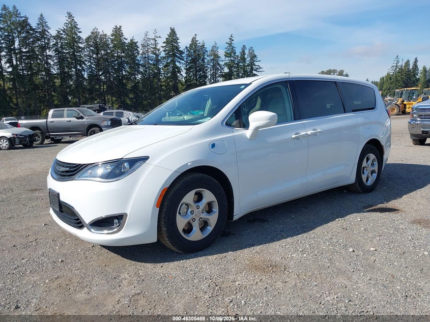 Vin: 2c4rc1h72hr837310, lot: 46805668, chrysler pacifica hybrid touring plus 20172