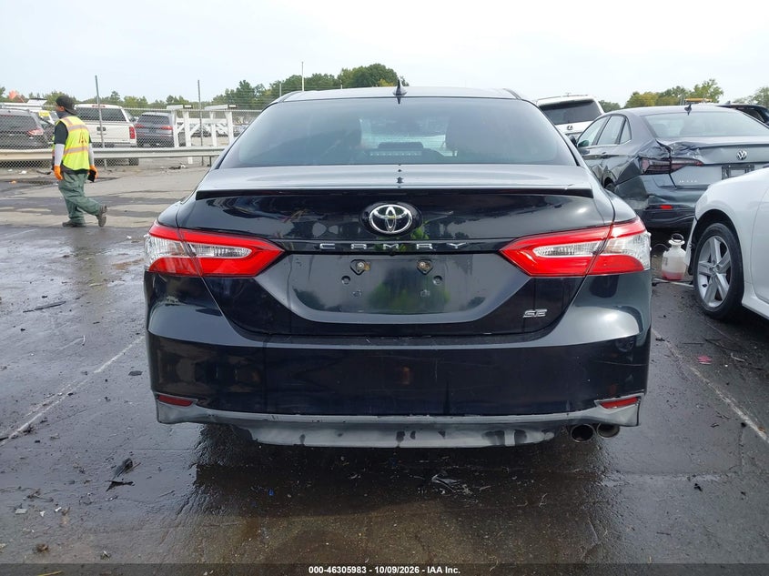 TOYOTA CAMRY - zdjęcie 16