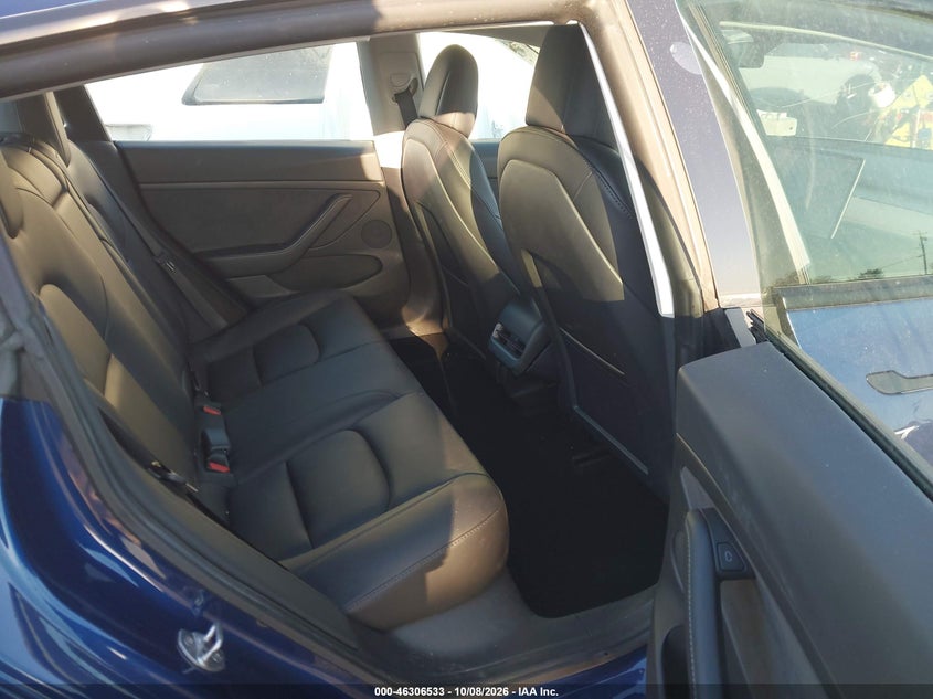 TESLA MODEL 3 - zdjęcie 8