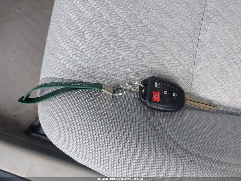 TOYOTA CAMRY - zdjęcie 11