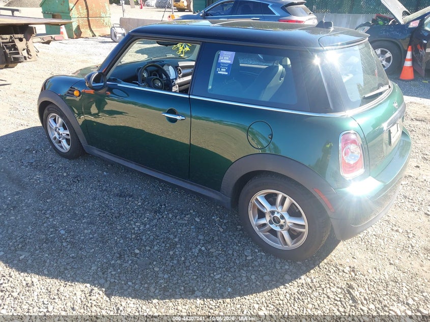 MINI HARDTOP 2013 VIN WMWSU3C55DT684423
