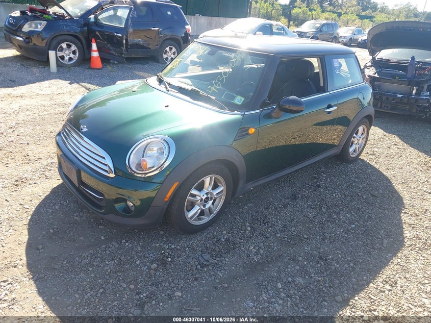 2013 MINI HARDTOP COOPER · Photo 2