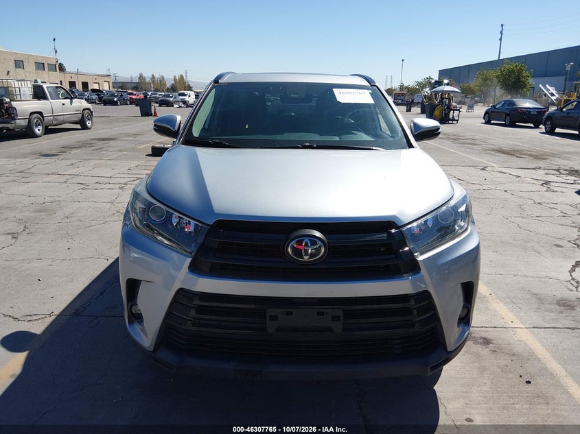 2019 TOYOTA HIGHLANDER SE · Фото 12