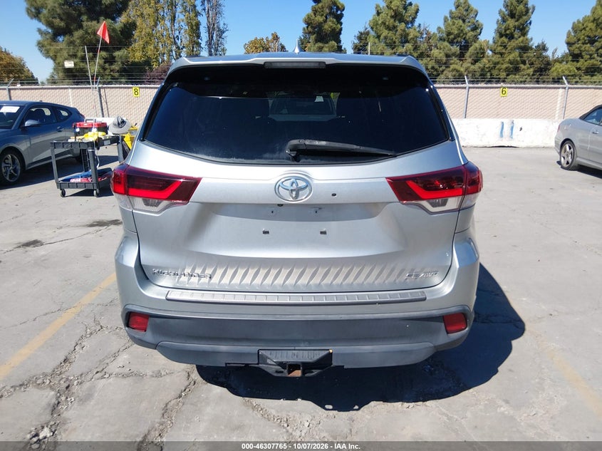 2019 TOYOTA HIGHLANDER SE · Фото 16