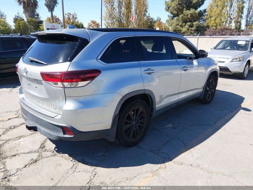 2019 TOYOTA HIGHLANDER SE · Фото 4