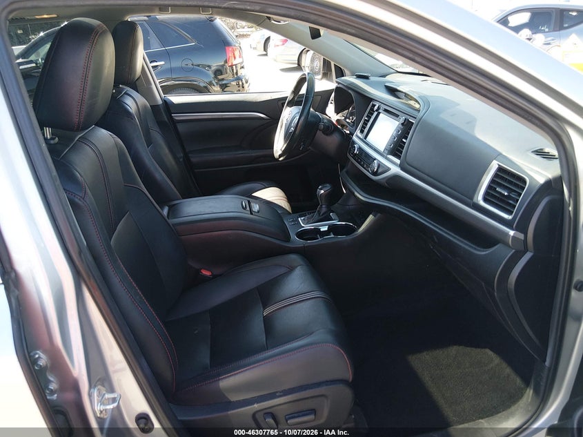 2019 TOYOTA HIGHLANDER SE · Фото 5