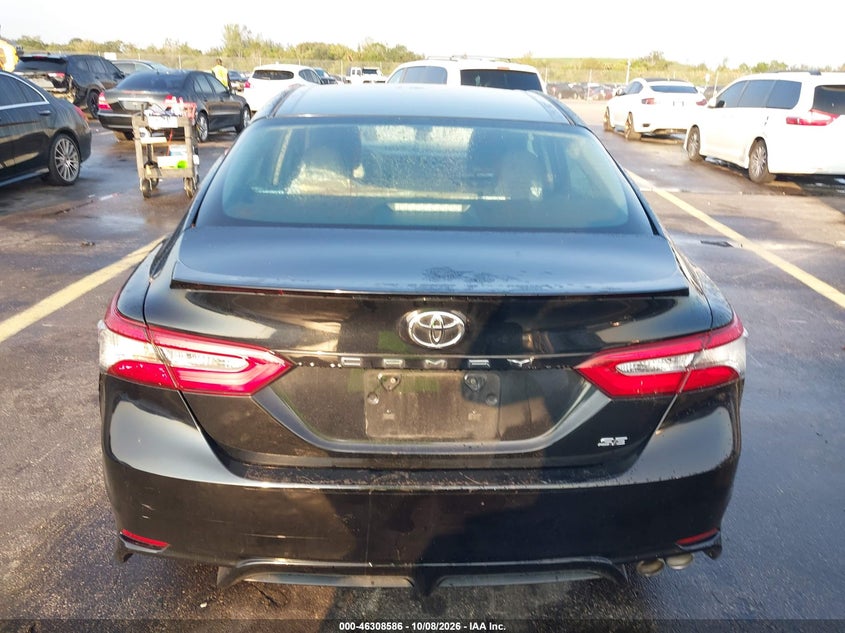 TOYOTA CAMRY - zdjęcie 16