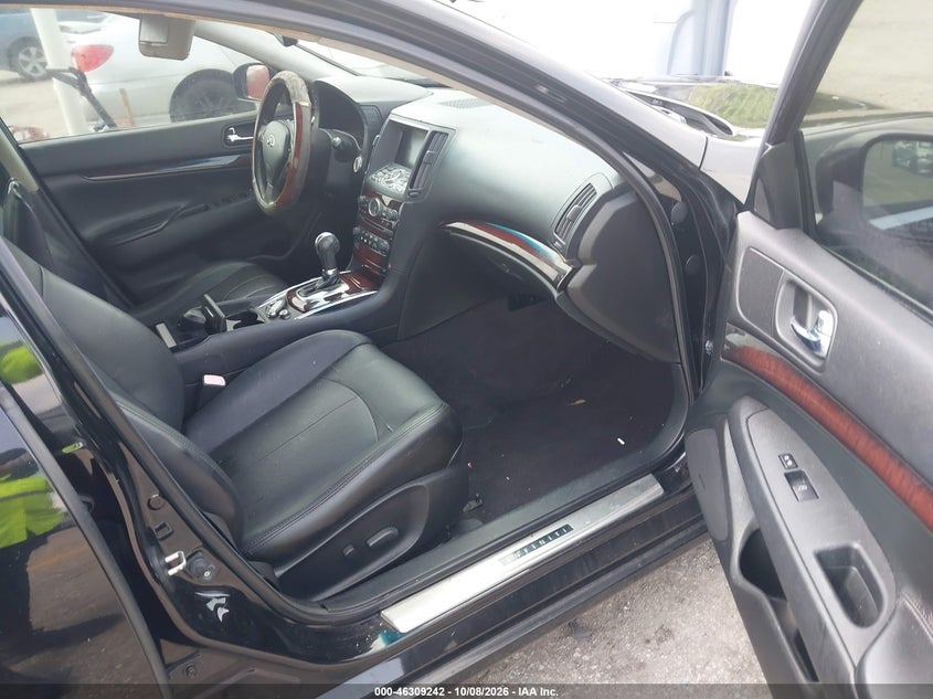 2013 INFINITI G37 JOURNEY · Photo 5