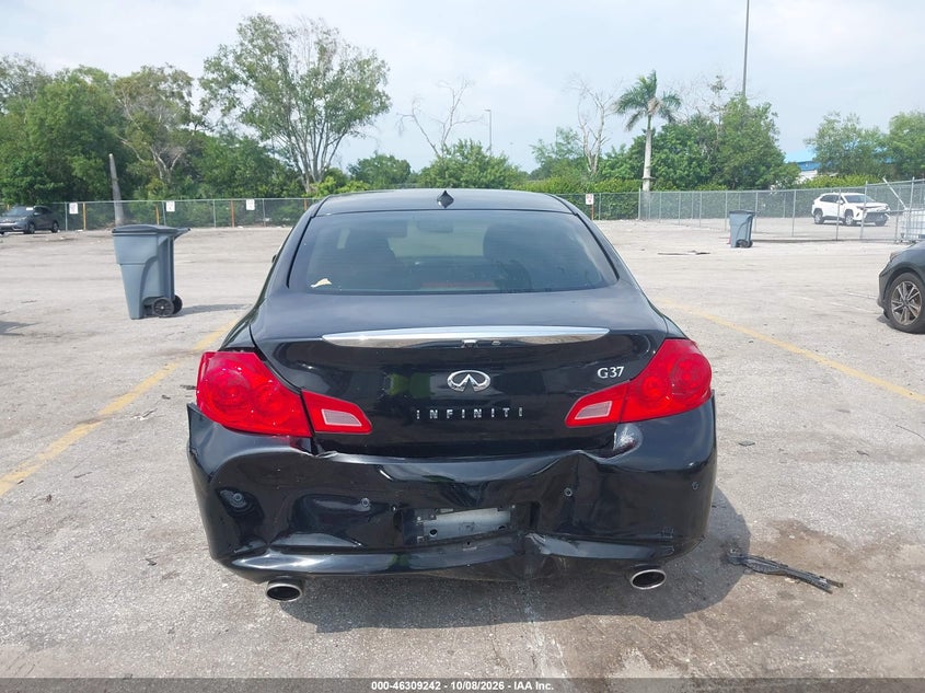 2013 INFINITI G37 JOURNEY · Photo 6