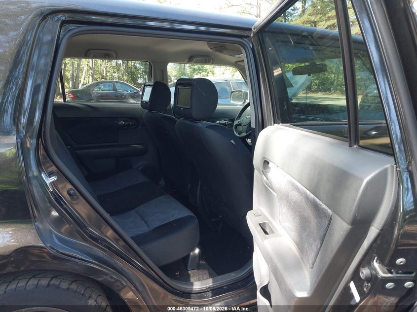 2011 SCION XB · Фото 8