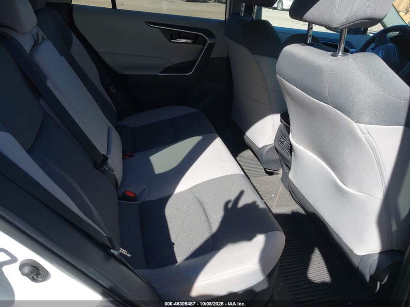 TOYOTA RAV4 HYBRID - zdjęcie 8