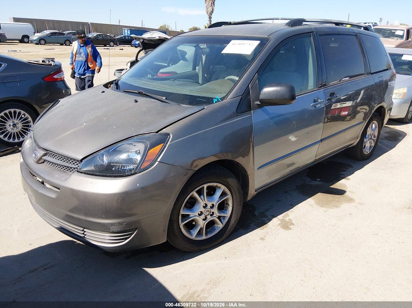 2005 Toyota Sienna Le, Right Side, IAAI, VIN 5TDZA23C35S373091 — photo 2