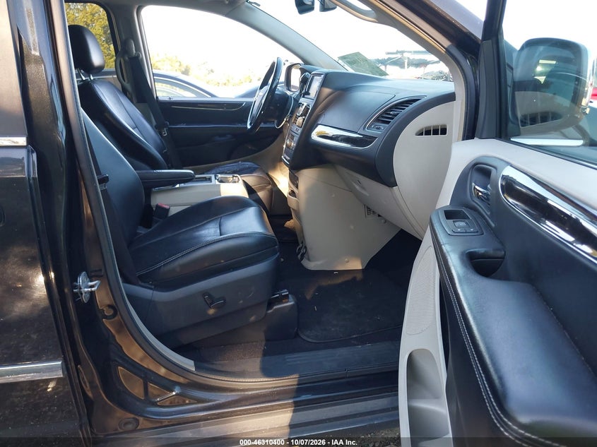 2011 CHRYSLER TOWN & COUNTRY TOURING-L · Фото 5