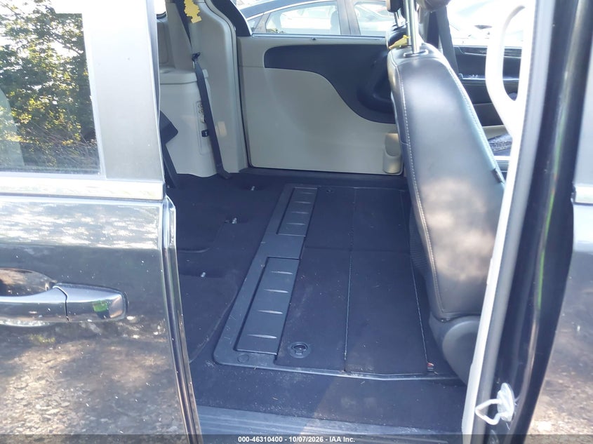 2011 CHRYSLER TOWN & COUNTRY TOURING-L · Фото 8