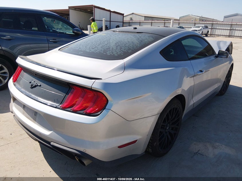 FORD MUSTANG - zdjęcie 4