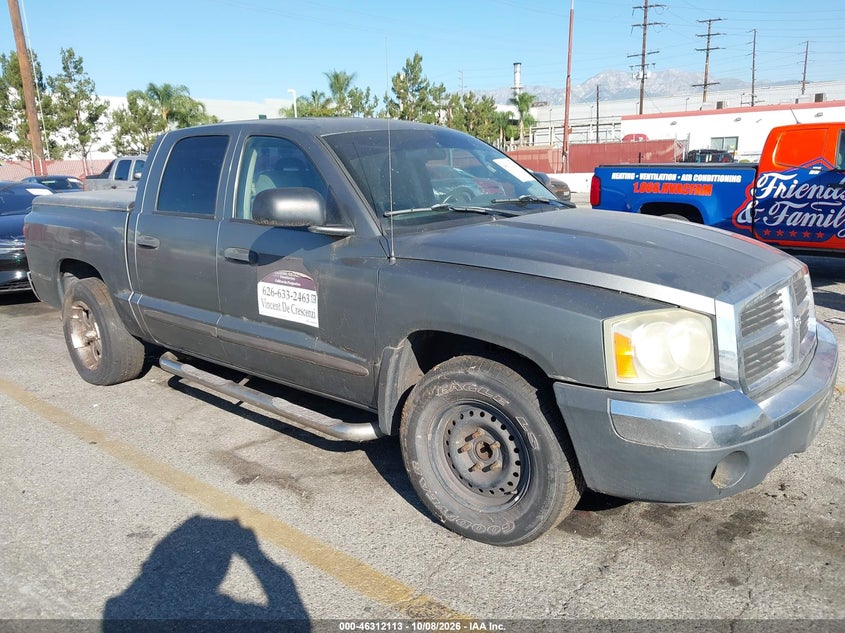 2005 DODGE DAKOTA SLT