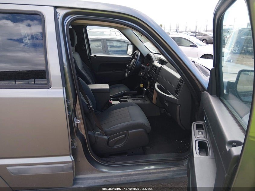2012 JEEP LIBERTY SPORT · Фото 5