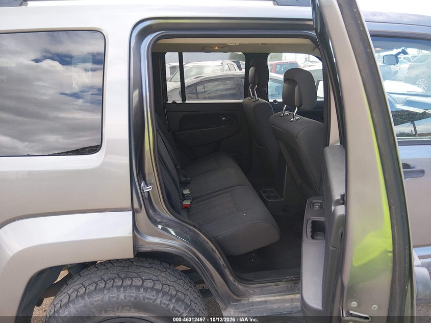 2012 JEEP LIBERTY SPORT · Фото 8