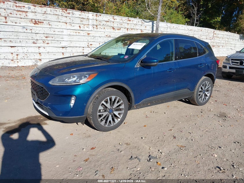 Vin: 1fmcu9j9xlua03936, lot: 46813544, ford escape titanium 20202