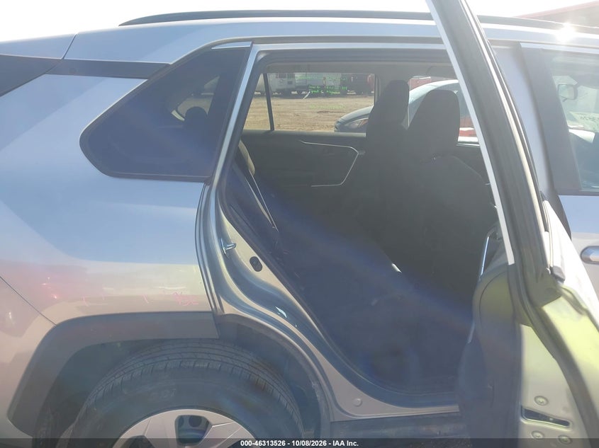 TOYOTA RAV4 - zdjęcie 8