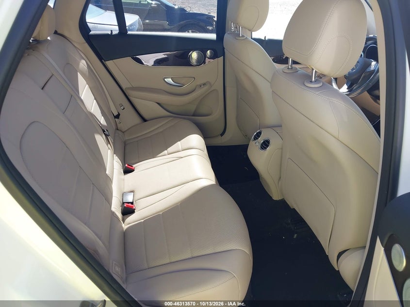 MERCEDES-BENZ GLC 300 - zdjęcie 8