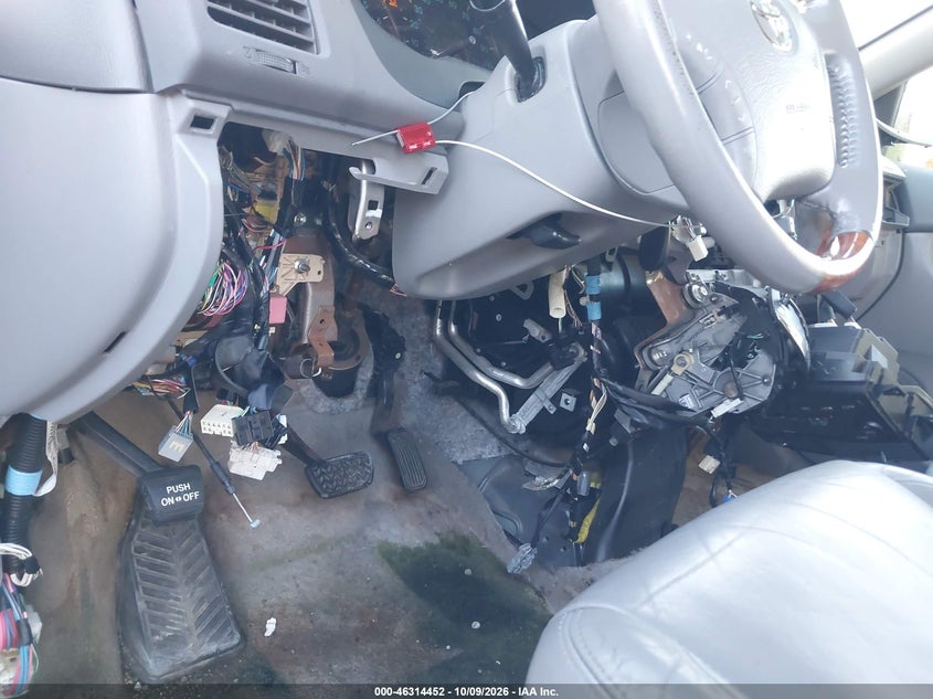 TOYOTA SIENNA 2008 VIN 5TDBK22C68S010157