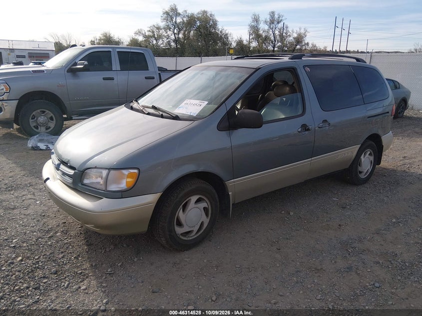2000 Toyota Sienna Le/Xle, Normal Wear & Tear, IAAI, VIN 4T3ZF13C6YU211616 — photo 2