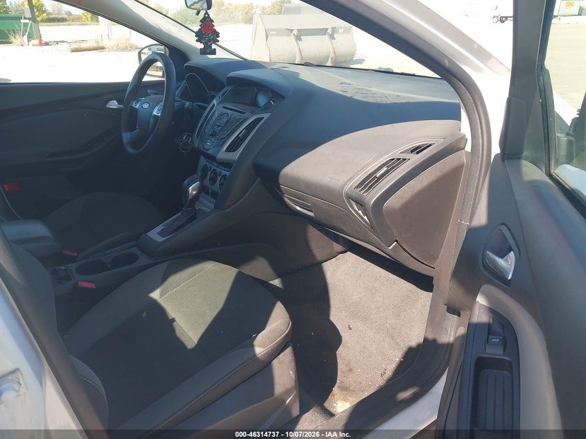 FORD FOCUS 2014 VIN 1FADP3K27EL105725
