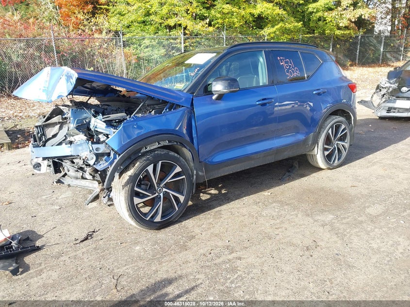 2021 VOLVO XC40 T5 R-DESIGN · Фото 2