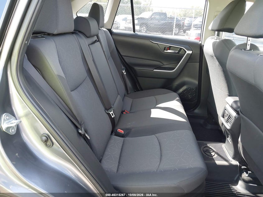 TOYOTA RAV4 HYBRID - zdjęcie 8