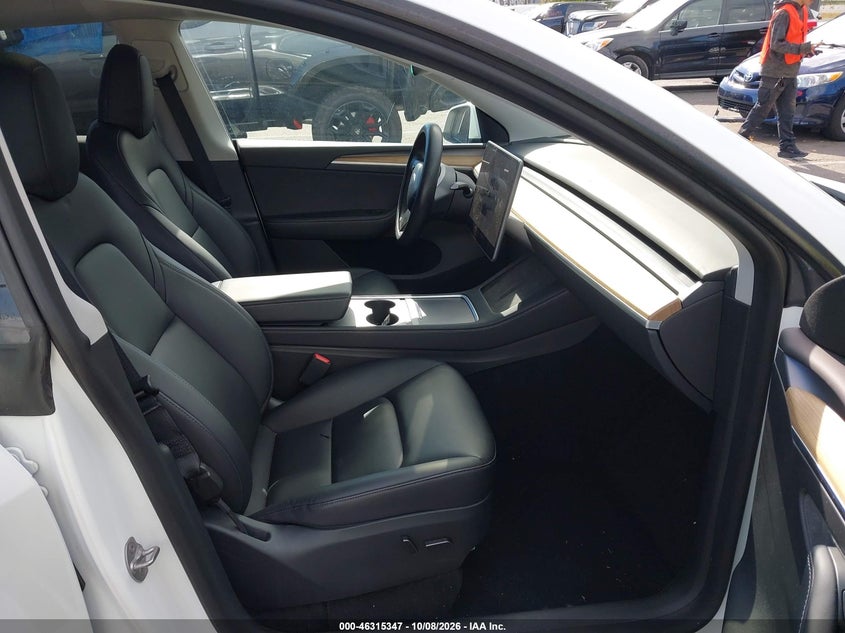 TESLA MODEL Y - zdjęcie 5