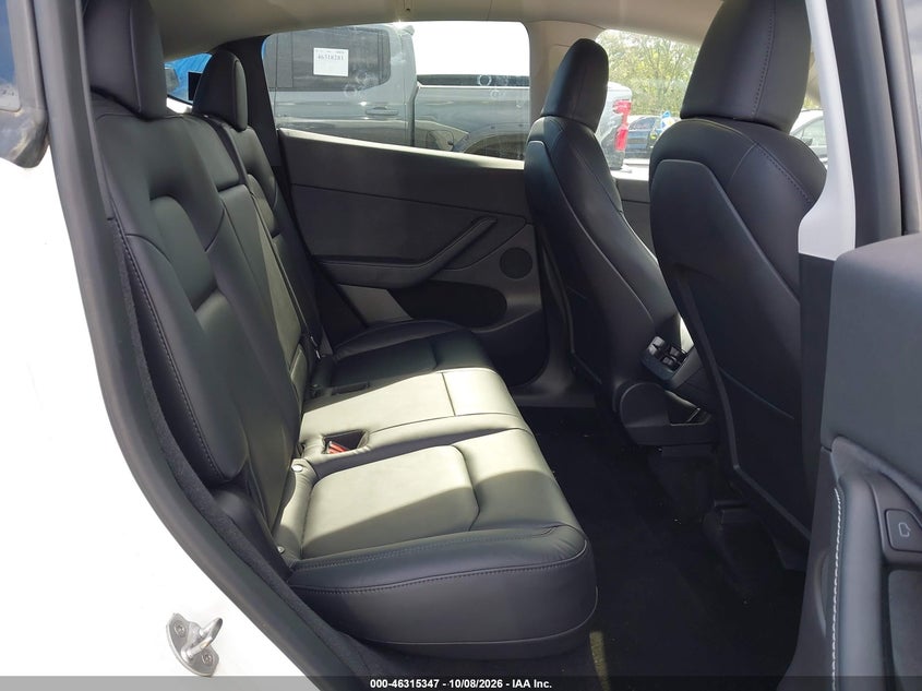 TESLA MODEL Y - zdjęcie 8