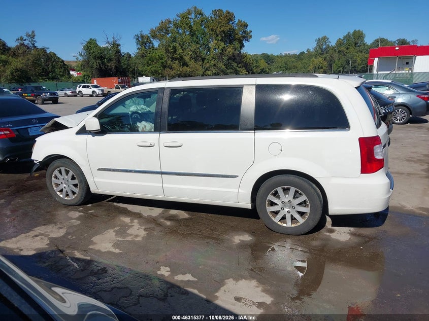 2013 CHRYSLER TOWN & COUNTRY TOURING · Фото 15