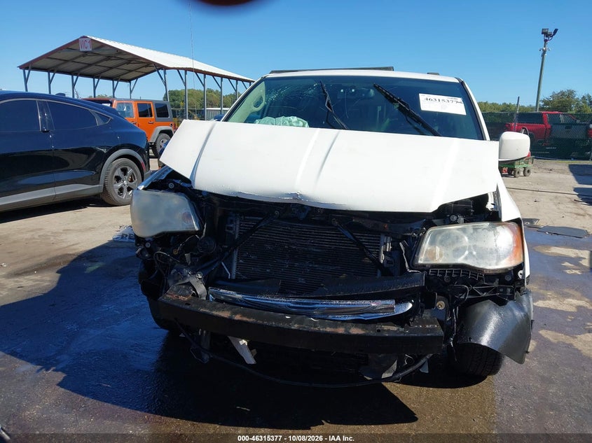 2013 CHRYSLER TOWN & COUNTRY TOURING · Фото 6