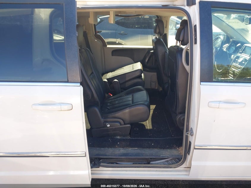 2013 CHRYSLER TOWN & COUNTRY TOURING · Фото 8