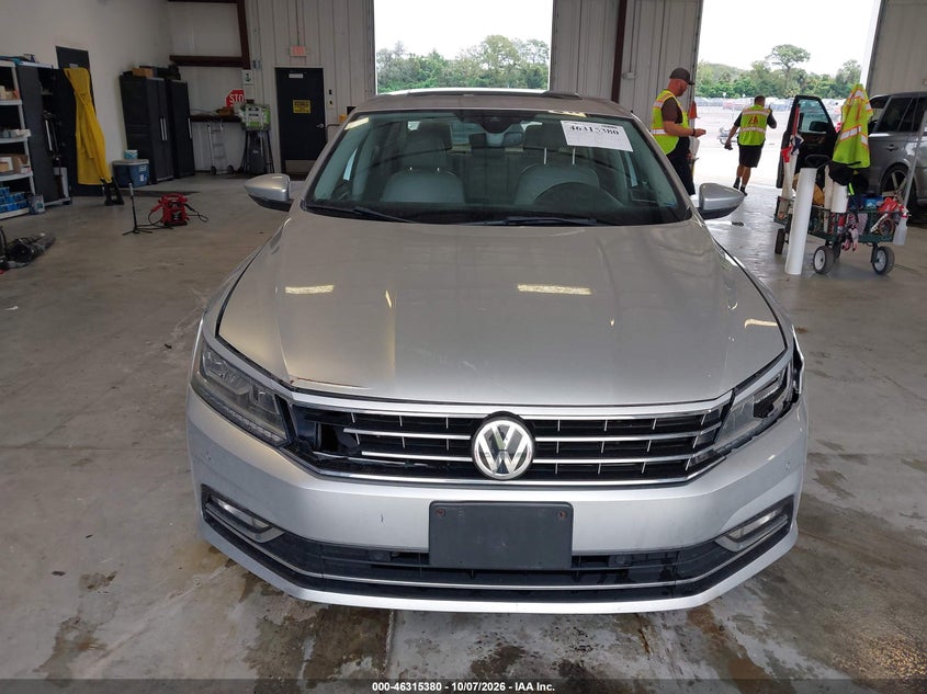 2017 VOLKSWAGEN PASSAT 1.8T SEL PREMIUM · Photo 12