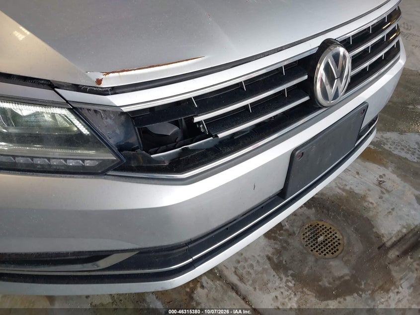 2017 VOLKSWAGEN PASSAT 1.8T SEL PREMIUM · Photo 6