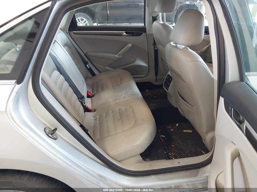 2017 VOLKSWAGEN PASSAT 1.8T SEL PREMIUM · Photo 8