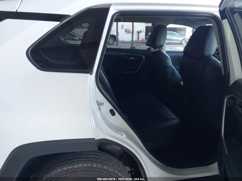 TOYOTA RAV4 HYBRID - zdjęcie 8