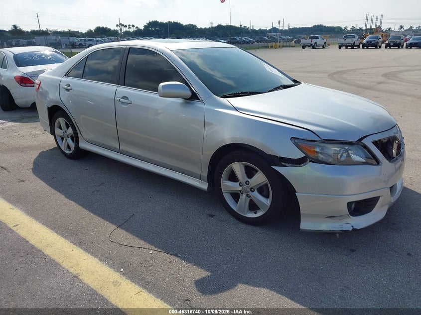 2011 TOYOTA CAMRY SE V6
