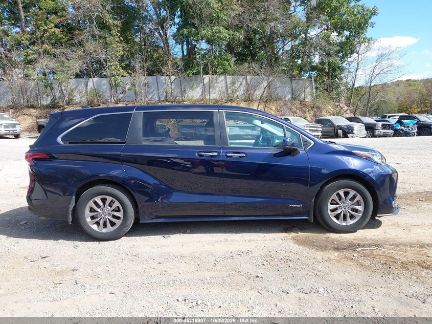 TOYOTA SIENNA - zdjęcie 13