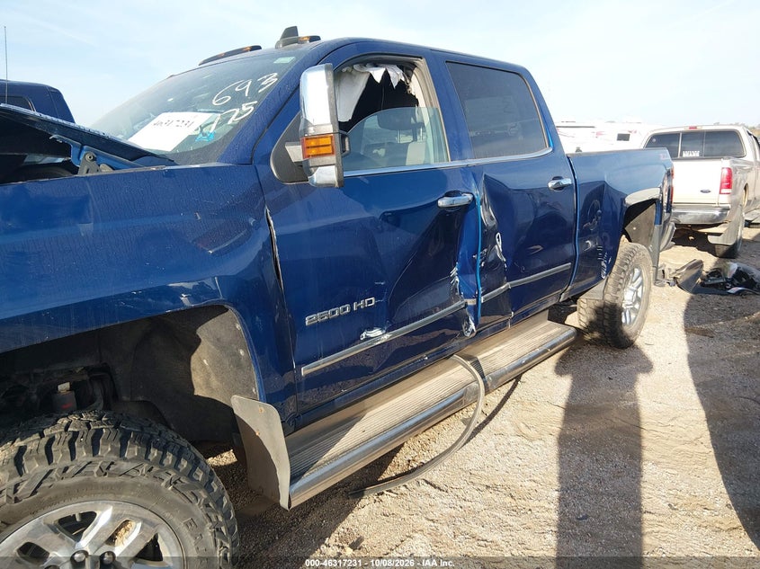 2017 CHEVROLET SILVERADO 2500HD LTZ · Фото 19